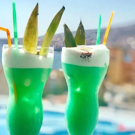 Bougainvill Sunset Willa